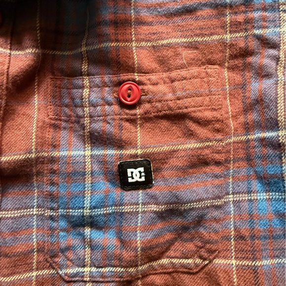 DC Button-Up Longsleeve, Size M NWOT - Picture 5 of 7